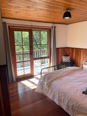 2 sovrum, strykjärn/strykbräda och sängkläder