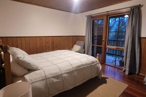 3 slaapkamers, een strijkplank/strijkijzer, reisbedje, wifi