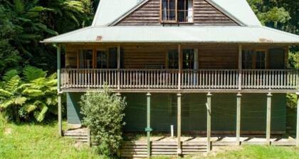 Tall Trees Eco Retreat - Fern Cottage