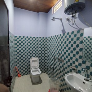 Vila | Banheiro | Chuveiro, produtos de toalete grátis, toalhas de banho, sabonete