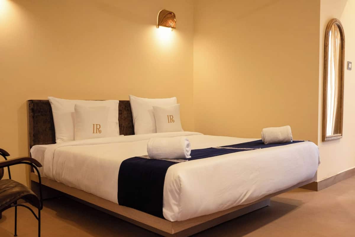 Surmatelas, articles gratuits dans le mini-bar, bureau