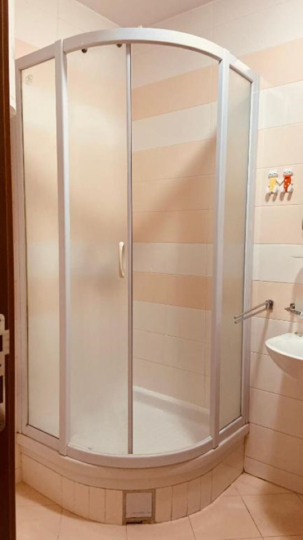 Hårtork, handdukar, tvål och toalettpapper