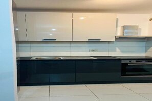 Oven, stovetop, dishwasher