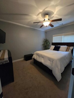 4 bedrooms, iron/ironing board, WiFi, bed sheets