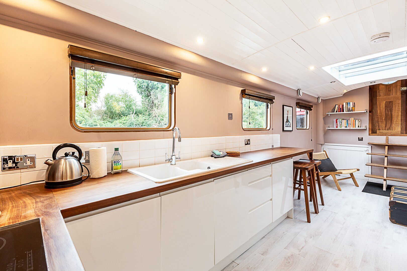 Réfrigérateur, micro-ondes, four, cafetière/bouilloire