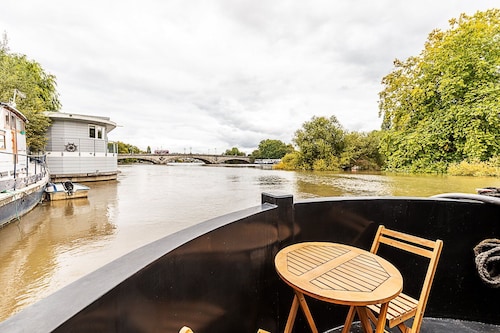 Bright & Modern Kew Bridge Houseboat
