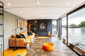Interior - Stylish Thames Houseboat with Roof Terrace (London)