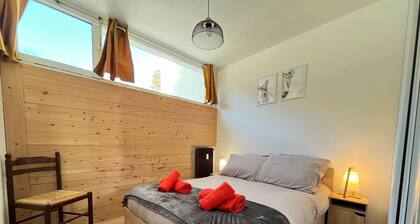At the edge of the woods, cosy 2-bedroom apartment