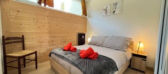 At the edge of the woods, cosy 2-bedroom apartment