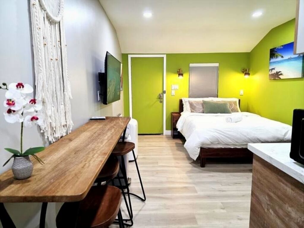 Iron/ironing board, travel cot, free WiFi, bed sheets