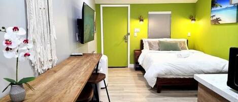 Fer et planche à repasser, lit parapluie, Wi-Fi gratuit, draps fournis