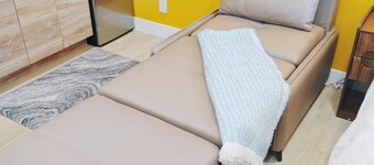 Private Urban Oasis Near SF - Full Kitchen 22421B