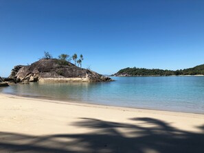 Beach - Bedarra Island House 360 (East Bedarra Island)