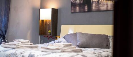 خدمة الإنترنت وملاءات أسرّة