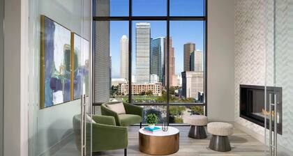 Skyline Bliss - Luxury Stay by Toyota Center