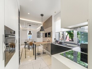 Fridge, microwave, oven, stovetop