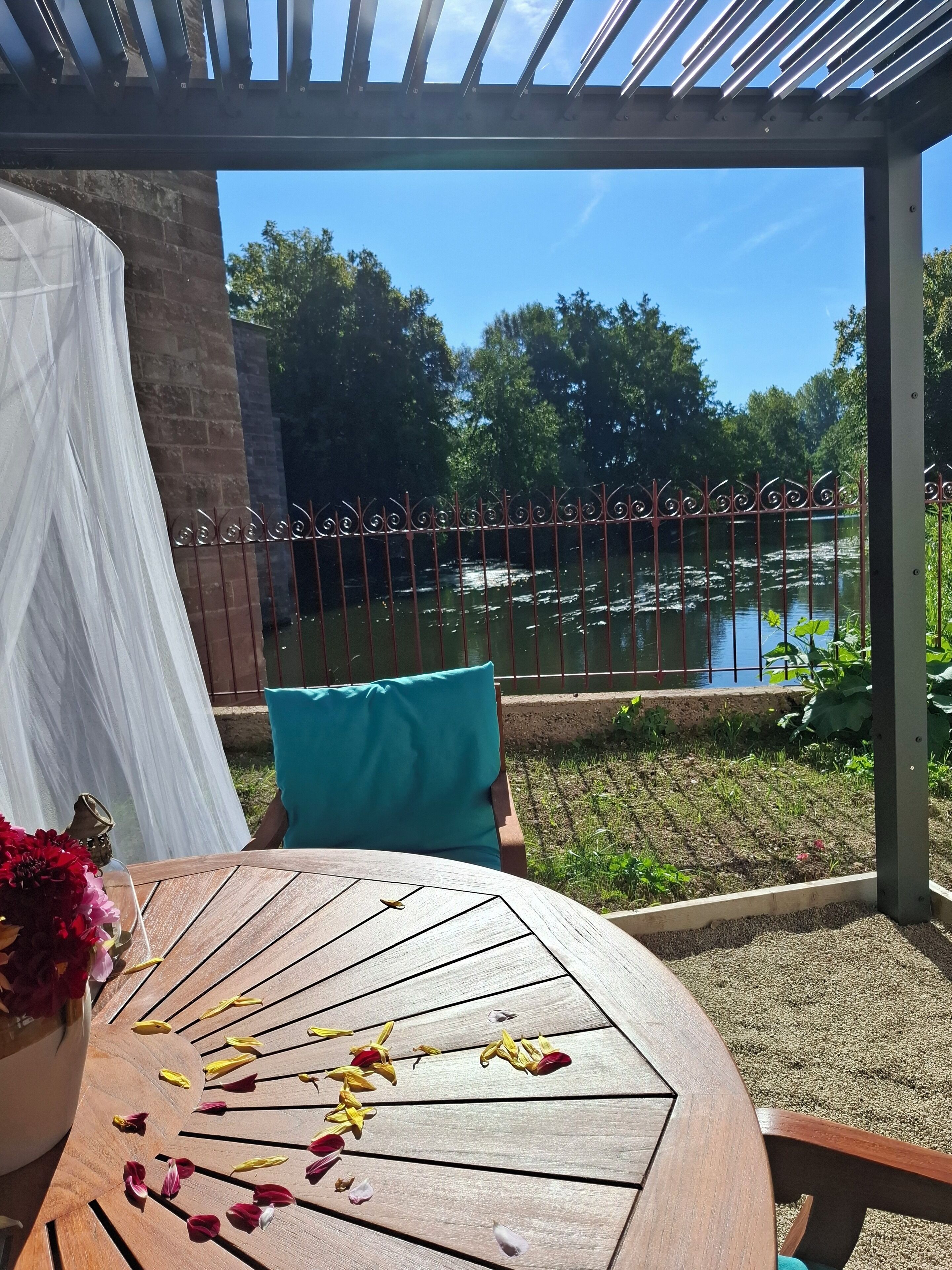 屋外ダイニングエリア