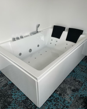 Suíte luxo, vista para a cidade | Cofres nos quartos, Wi-Fi de cortesia