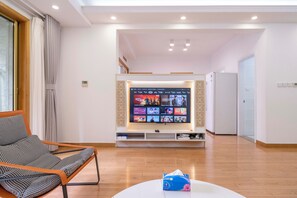 Superior Apartment, 3 Bedrooms, Kitchen, City View | Living room