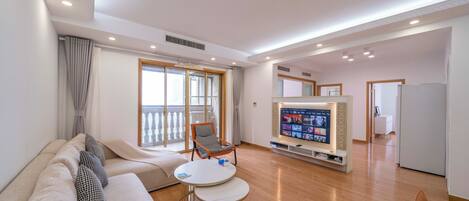 Superior Apartment, 3 Bedrooms, Kitchen, City View | Living room