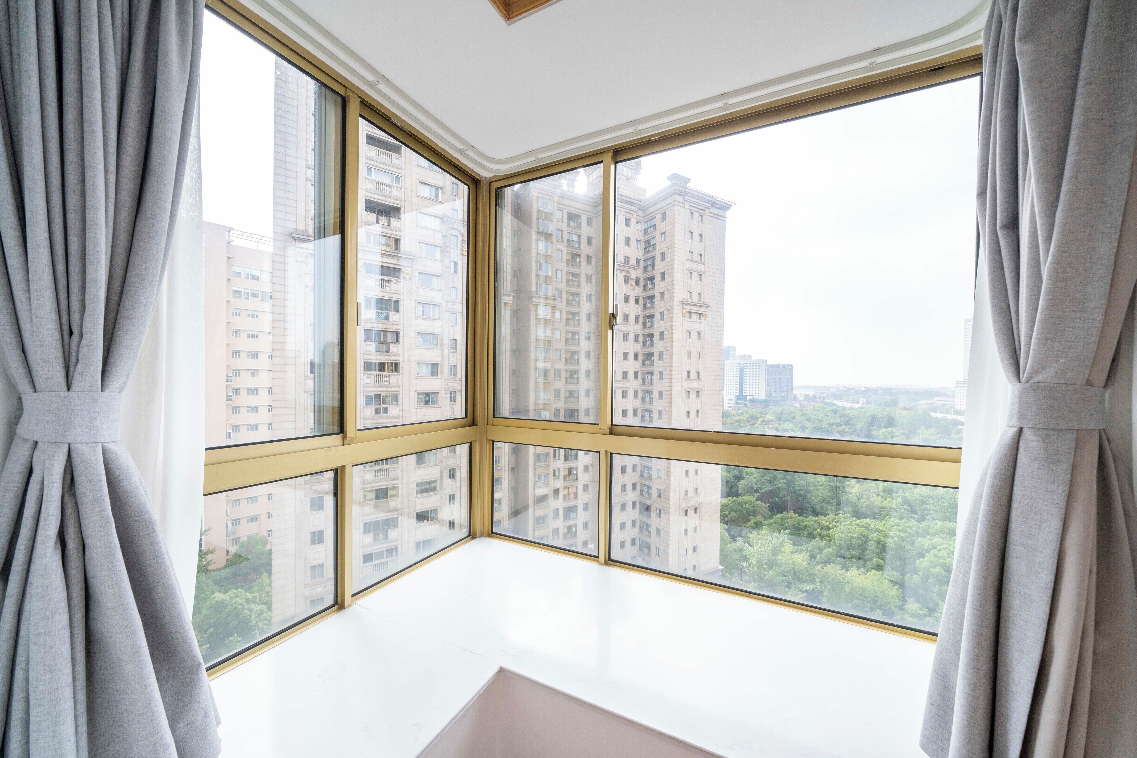 Superior appartement, 3 slaapkamers, keuken, uitzicht op de stad | Een strijkplank/strijkijzer, gratis wifi