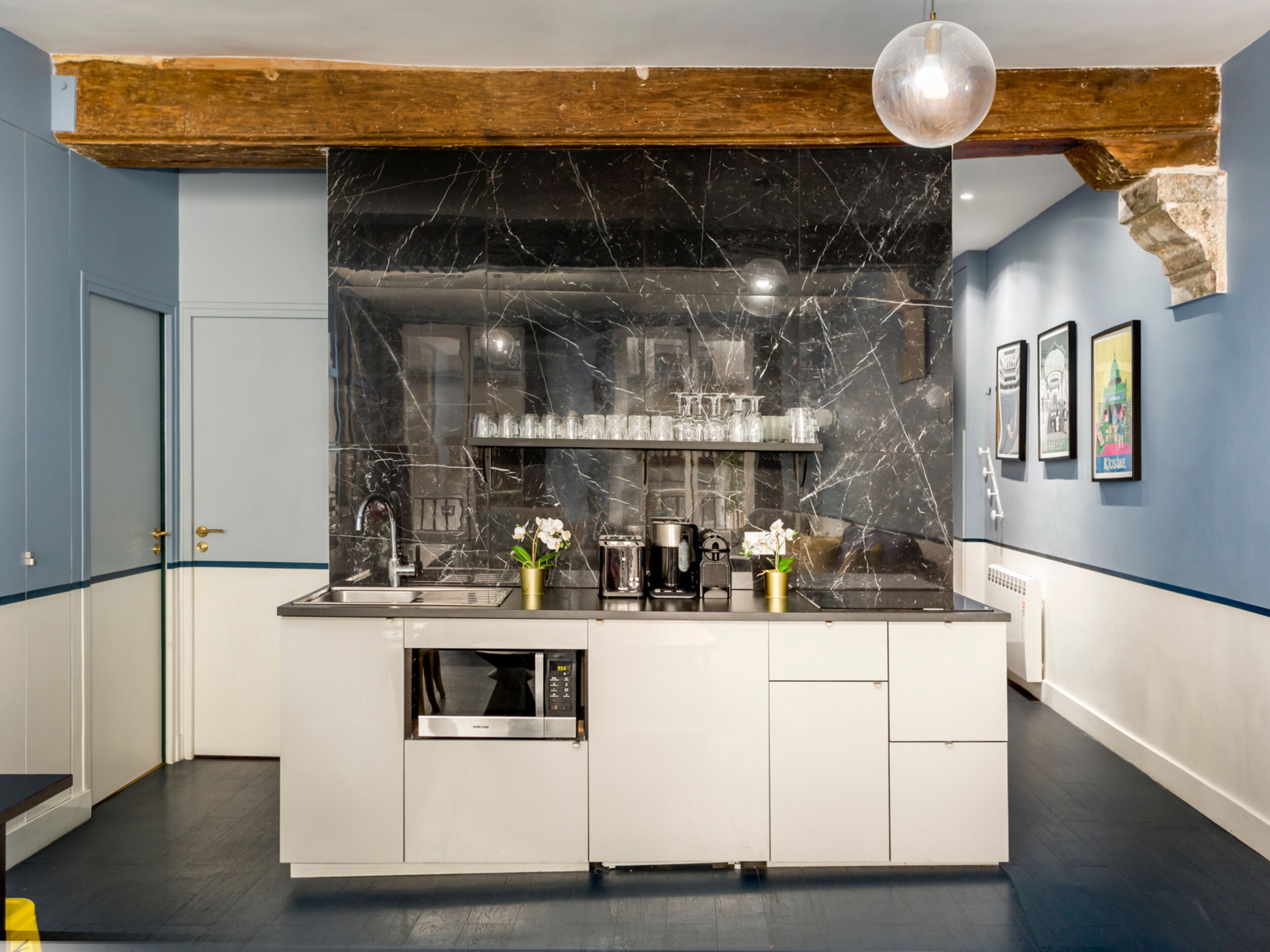 Apartment, City View | Private kitchen | Fridge, microwave, oven, stovetop