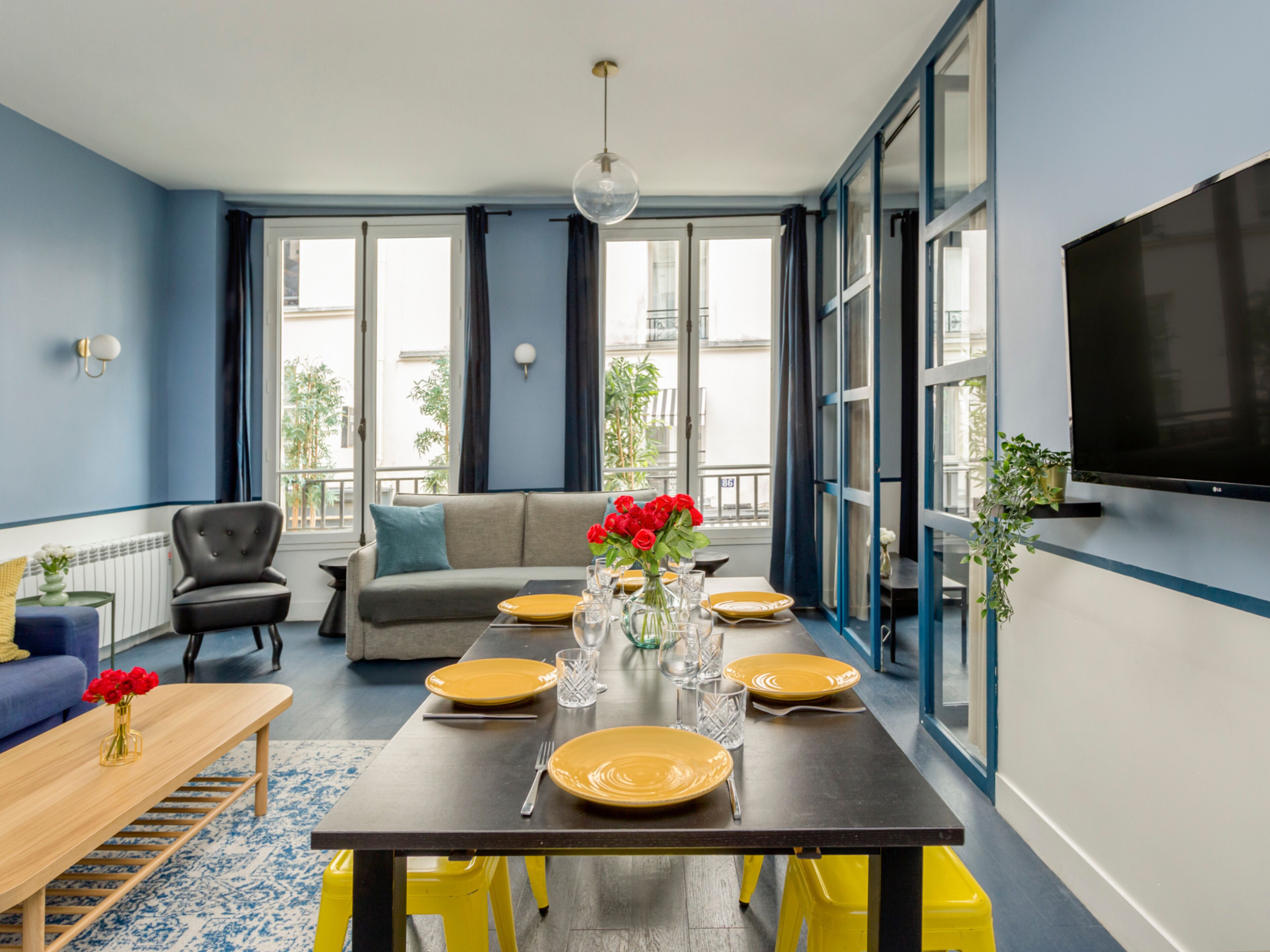 Apartment, City View | Living area | 43-inch Smart TV with cable channels, Netflix, streaming services