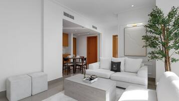 Deluxe Apartment, Non Smoking, Canal View | Living area