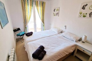 2 chambres, fer et planche à repasser, Wi-Fi, draps fournis