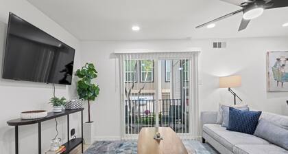 Central Dallas stay/Pool/ Gym/Med district/Oaklawn