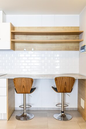 公寓, 陽台 | 私人小型廚房 | 大型冰箱、微波爐、爐台、電熱水壺