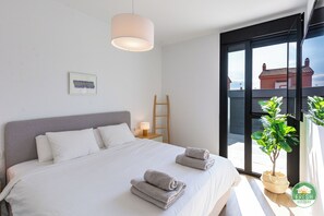 3 chambres, fer et planche à repasser, Wi-Fi, draps fournis