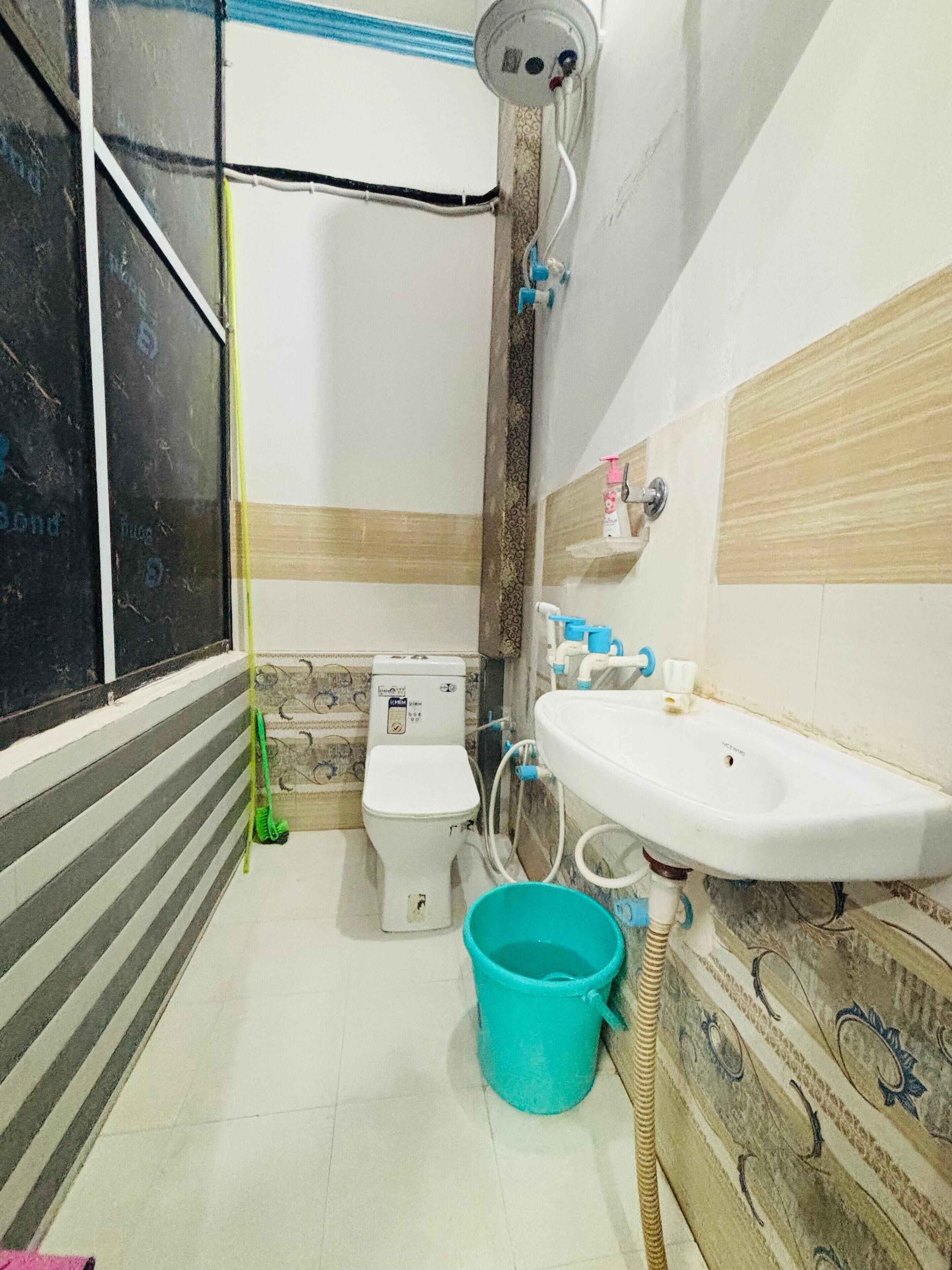 Ντουζιέρα, πετσέτες, Χαρτί υγείας