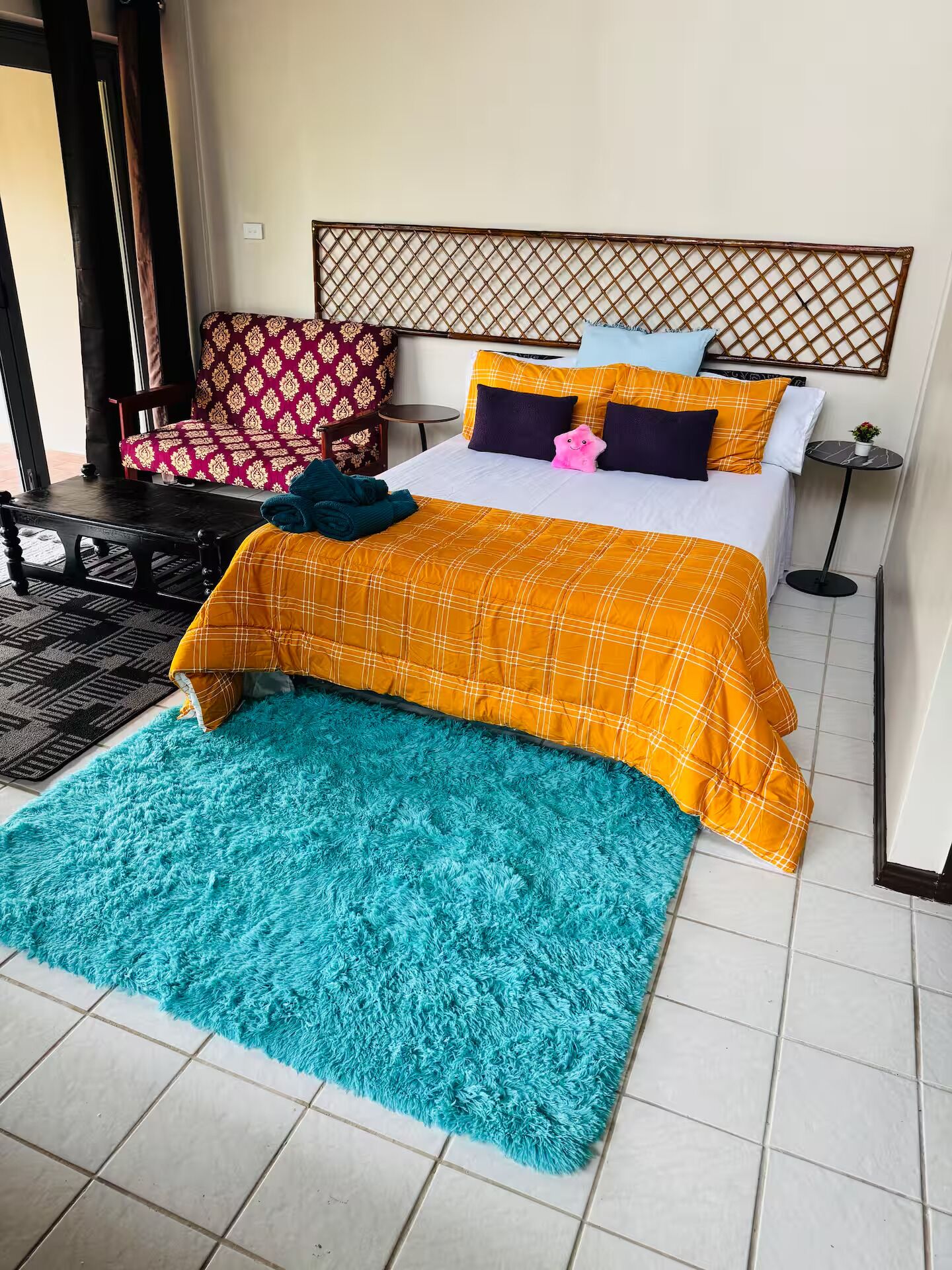 1 dormitori i roba de llit 