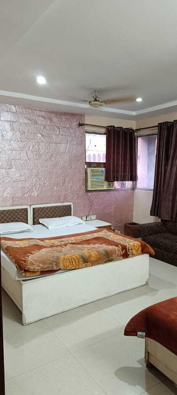 غرفة عائلية | مساحة عمل للكمبيوتر المحمول وواي فاي مجانًا