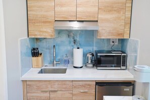 Fridge, microwave, stovetop, coffee/tea maker