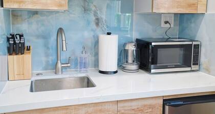 Small Private Modern Retreat Near SF 22421D