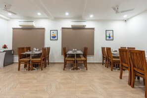Dining - Treebo Flora Embassy (Chennai)