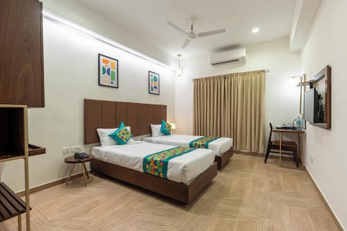 Deluxe Double Room | Iron/ironing board