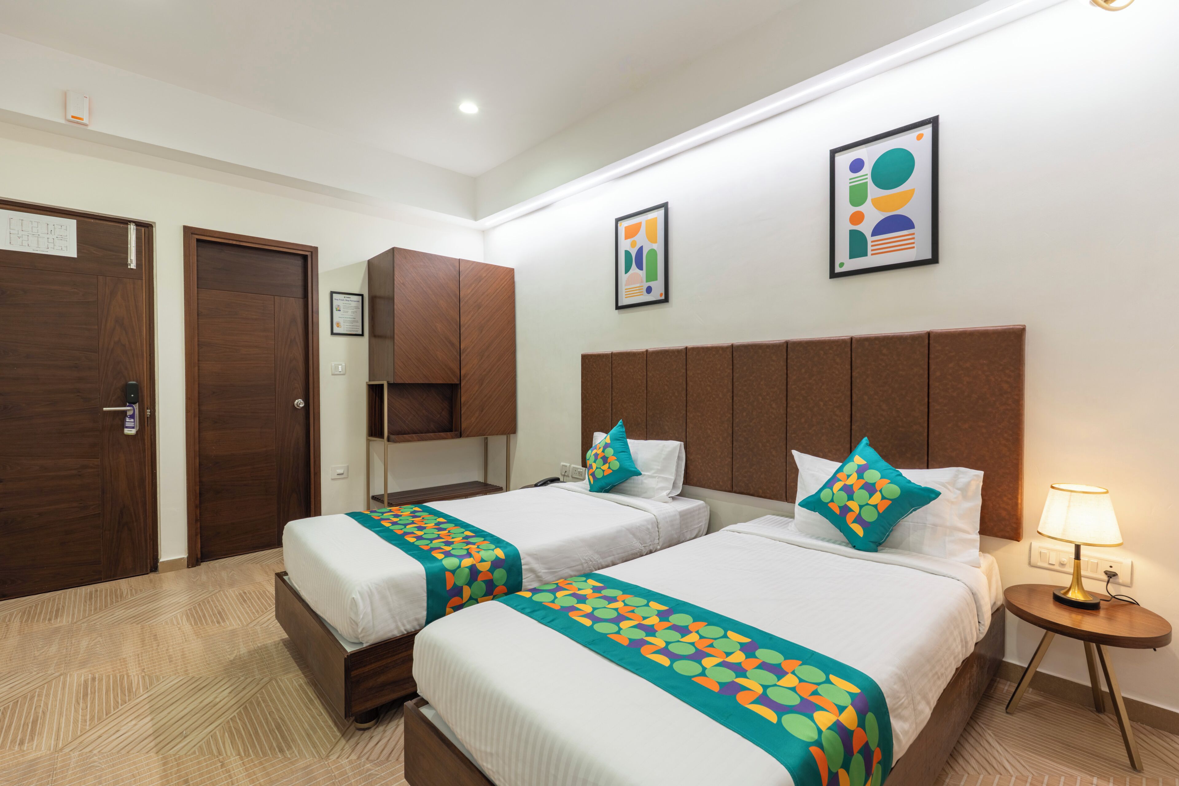 Chambre Double Deluxe | Fer et planche à repasser