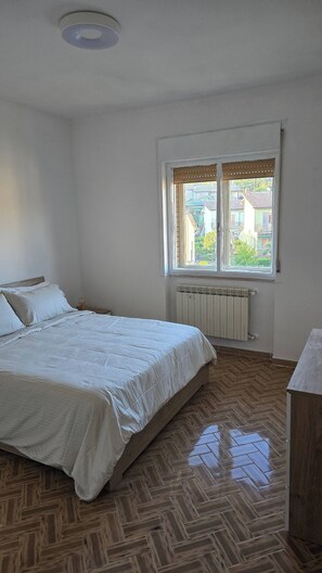2 bedrooms, iron/ironing board, Internet, bed sheets