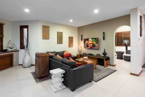 Room, 3 Bedrooms, Smoking, Private Pool | Living room | Books - Room-panoramic sea View North Cost Bophu (Koh Samui)