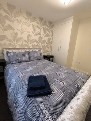 3 dormitorios, tabla de planchar con plancha, Internet y ropa de cama