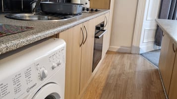 KĂŒhlschrank, Mikrowelle, Ofen, Herdplatte