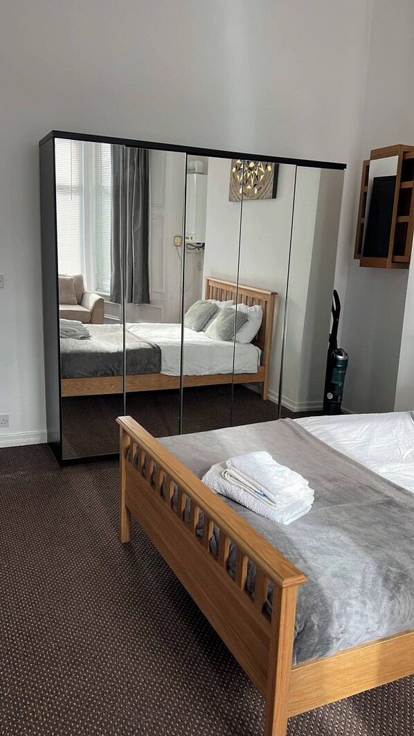 1 bedroom, iron/ironing board, internet, bed sheets