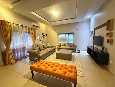 Spacious & Modern 3-Bedroom Foxdale