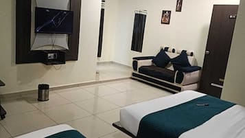 Deluxe-dobbeltværelse | Premium-sengetøj, skrivebord, arbejdsområde til bærbare computere