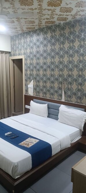 Ropa de cama de alta calidad y escritorio
