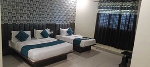 Deluxe Double Room | Desk, laptop workspace, free WiFi