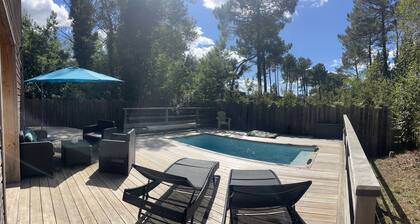Maison familiale à Lacanau- piscine chauffée, calme en bordure de foret